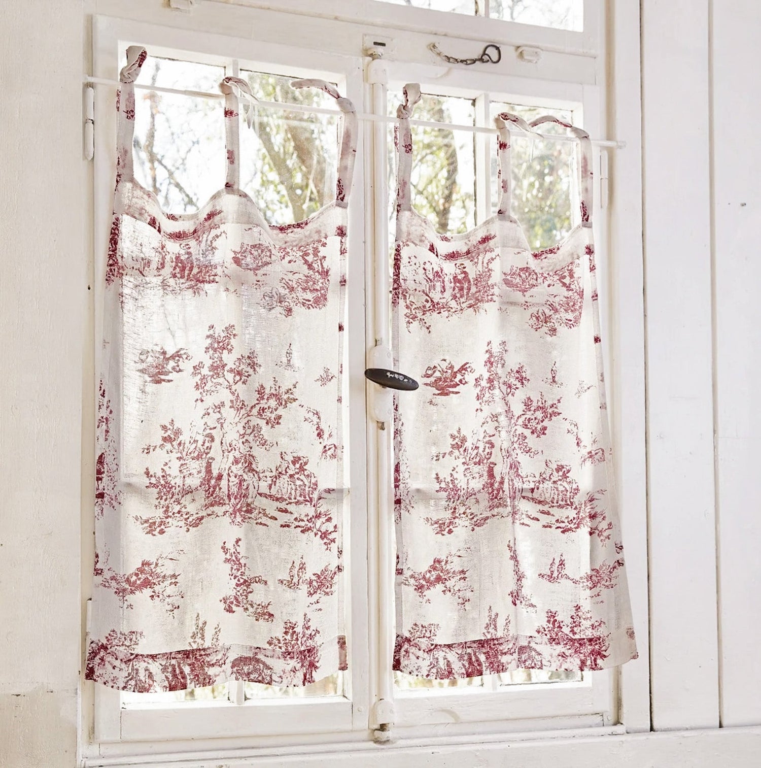 Creando un ambiente romántico y nostálgico: El encanto de los visillos en la decoración de ventanas - Grace & Co.