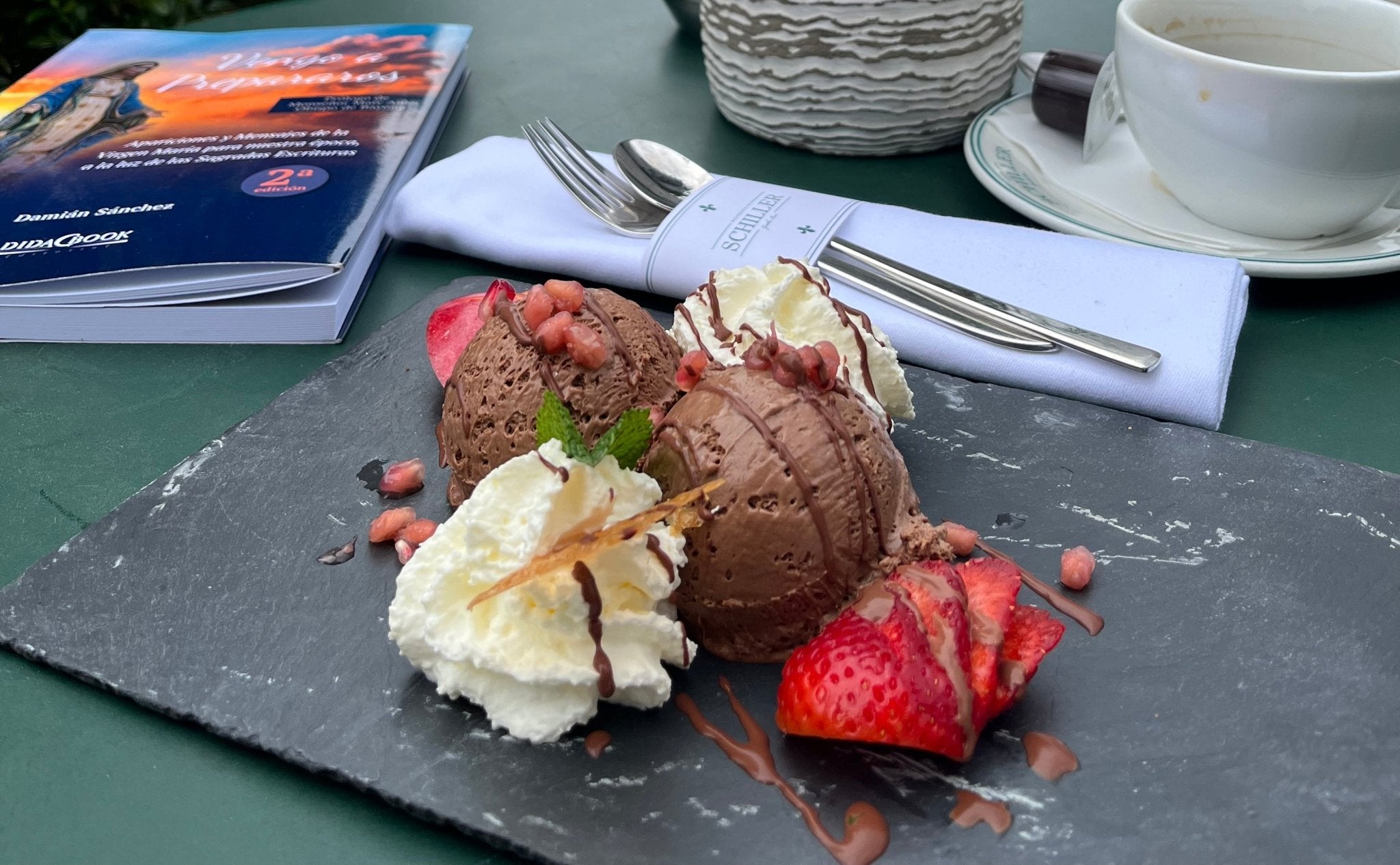 Lectura & Mousse de Chocolate en Zürich - Grace & Co.