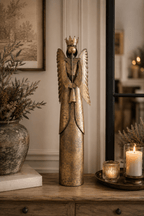 Ángela | Figura Decorativa de Navidad en Metal · 52 cm - Grace & Co.Ángela | Figura Decorativa de Navidad en Metal · 52 cmGrace & Co.
