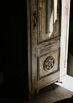 Armario de madera de mango con pátina natural estilo farmhouse Grace & Co.