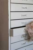 Cajonera en Metal | 21 cajones - Grace & Co.Cajonera en Metal | 21 cajonesGrace & Co.