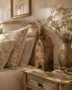Casa portavelas | Golden Village - Grace & Co.Casa portavelas | Golden VillageGrace & Co.