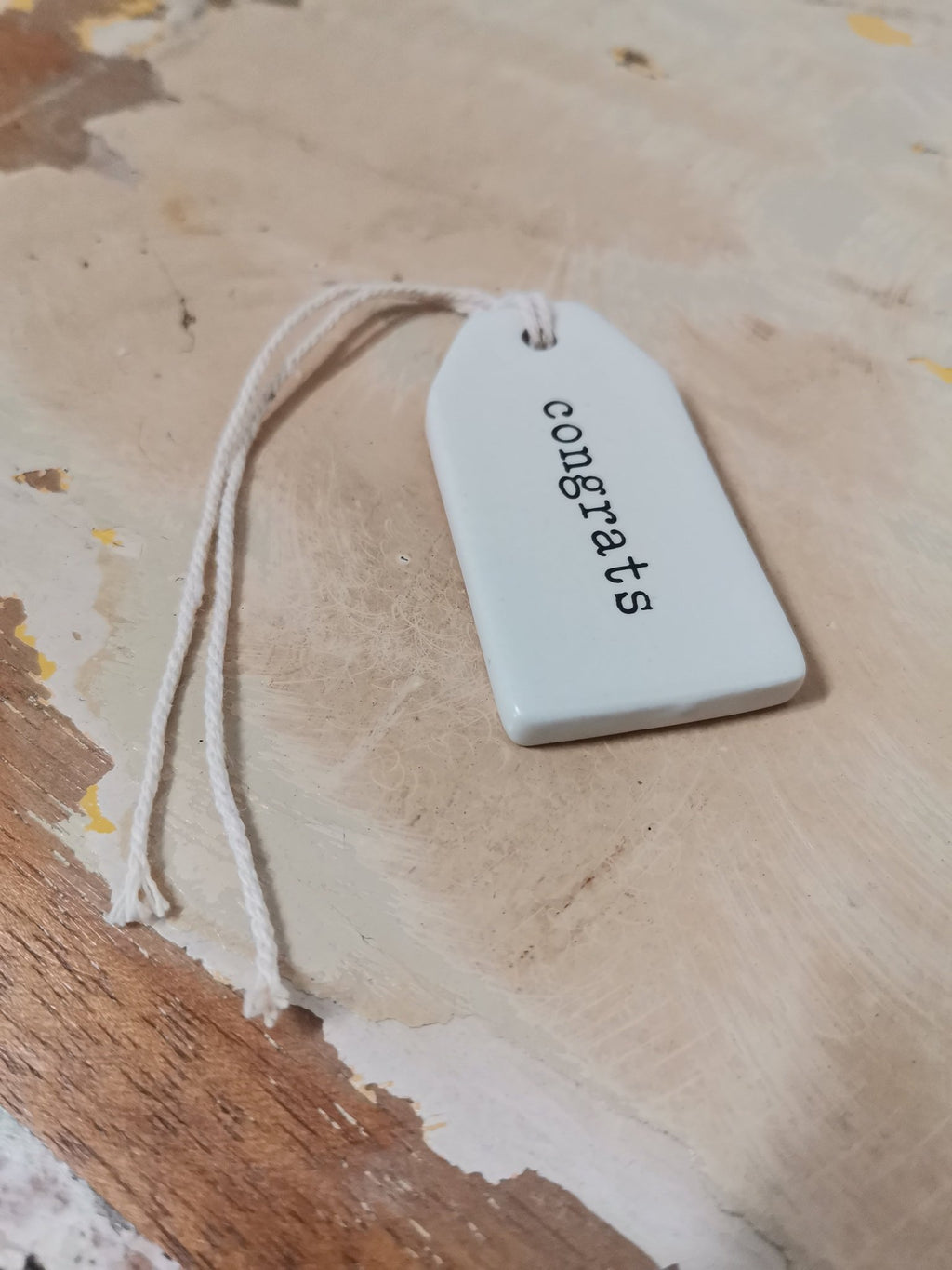 Cerámica adorno ¨Congrats¨ - Grace & Co.Cerámica adorno ¨Congrats¨Grace & Co.