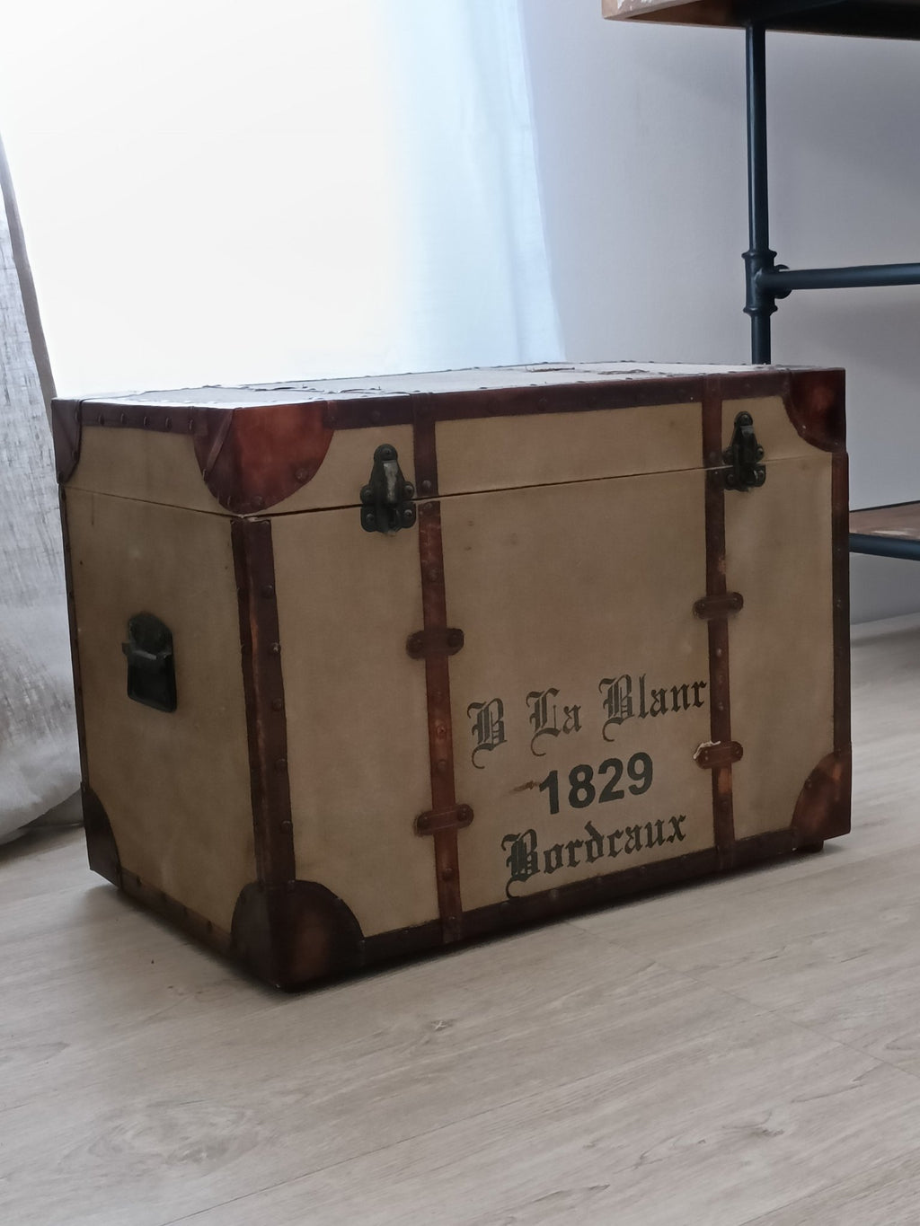 Otomana Baúl | 1898 & Paris - Grace & Co.Otomana Baúl | 1898 & ParisGrace & Co.