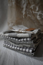 Set de 3 paños Henrietta de algodón reciclado – color ceniza - Grace & Co.Set de 3 paños Henrietta de algodón reciclado – color cenizaGrace & Co.