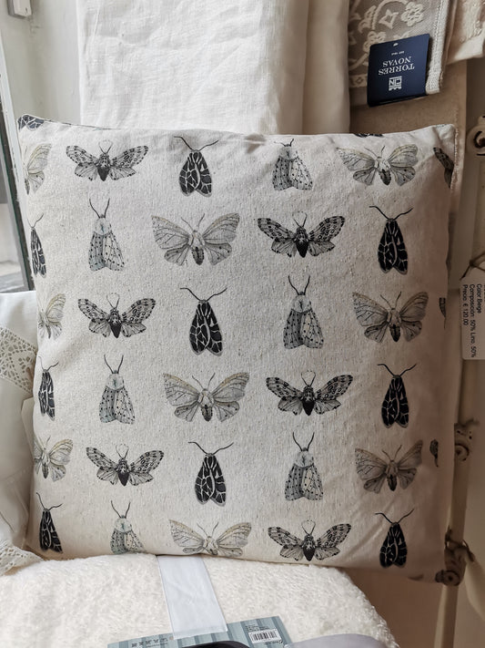 Cuscino in lino Butterflies design presso Grace & Co